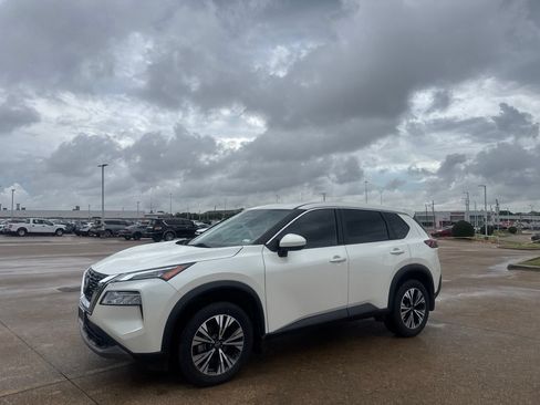 Used 2023 Nissan Rogue SV FWD image 9