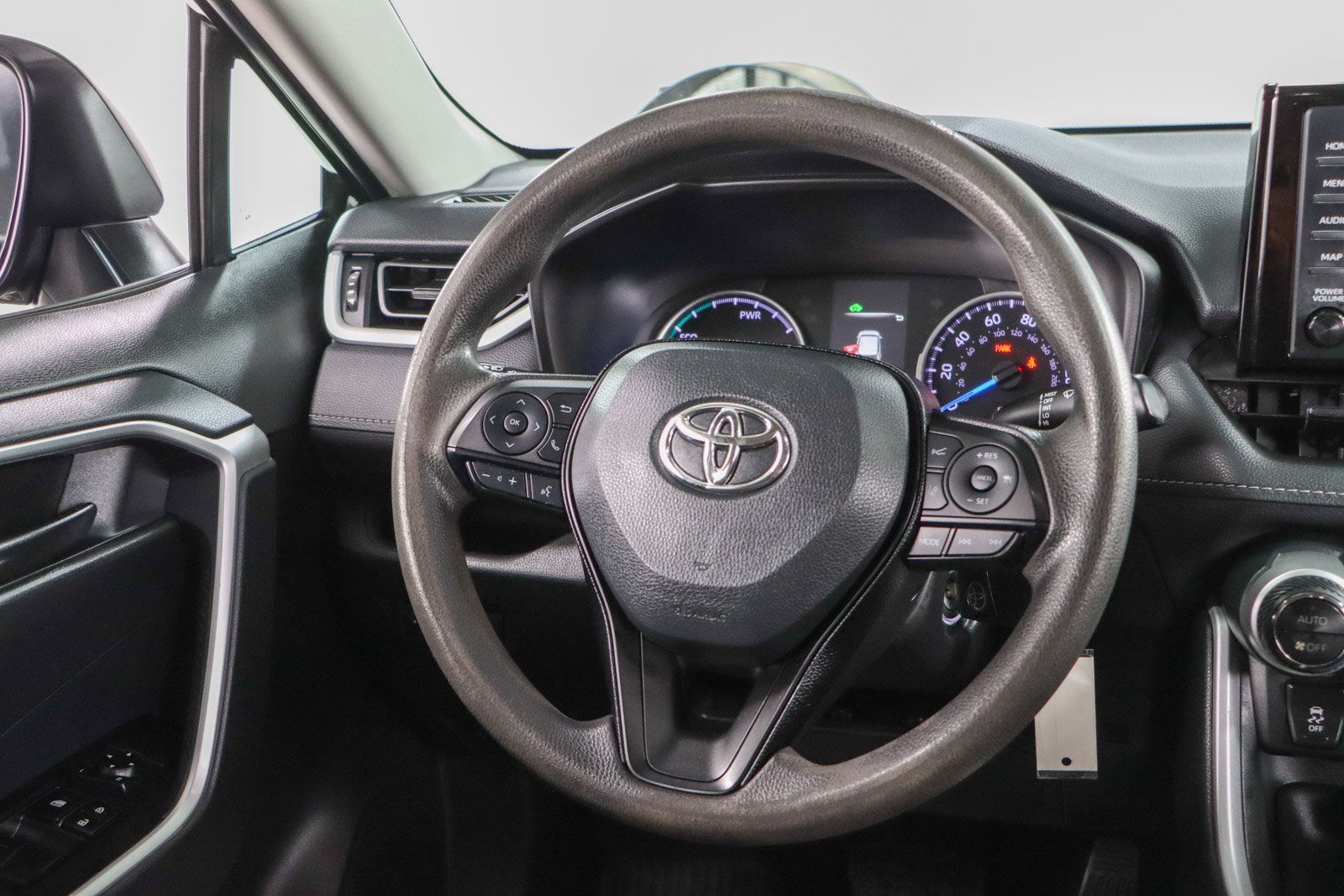 Used 2022 Toyota RAV4 LE AWD/4WD image 12