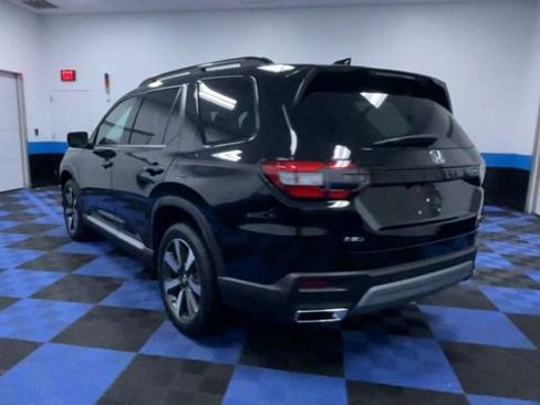Used 2025 Honda Pilot Touring image 7