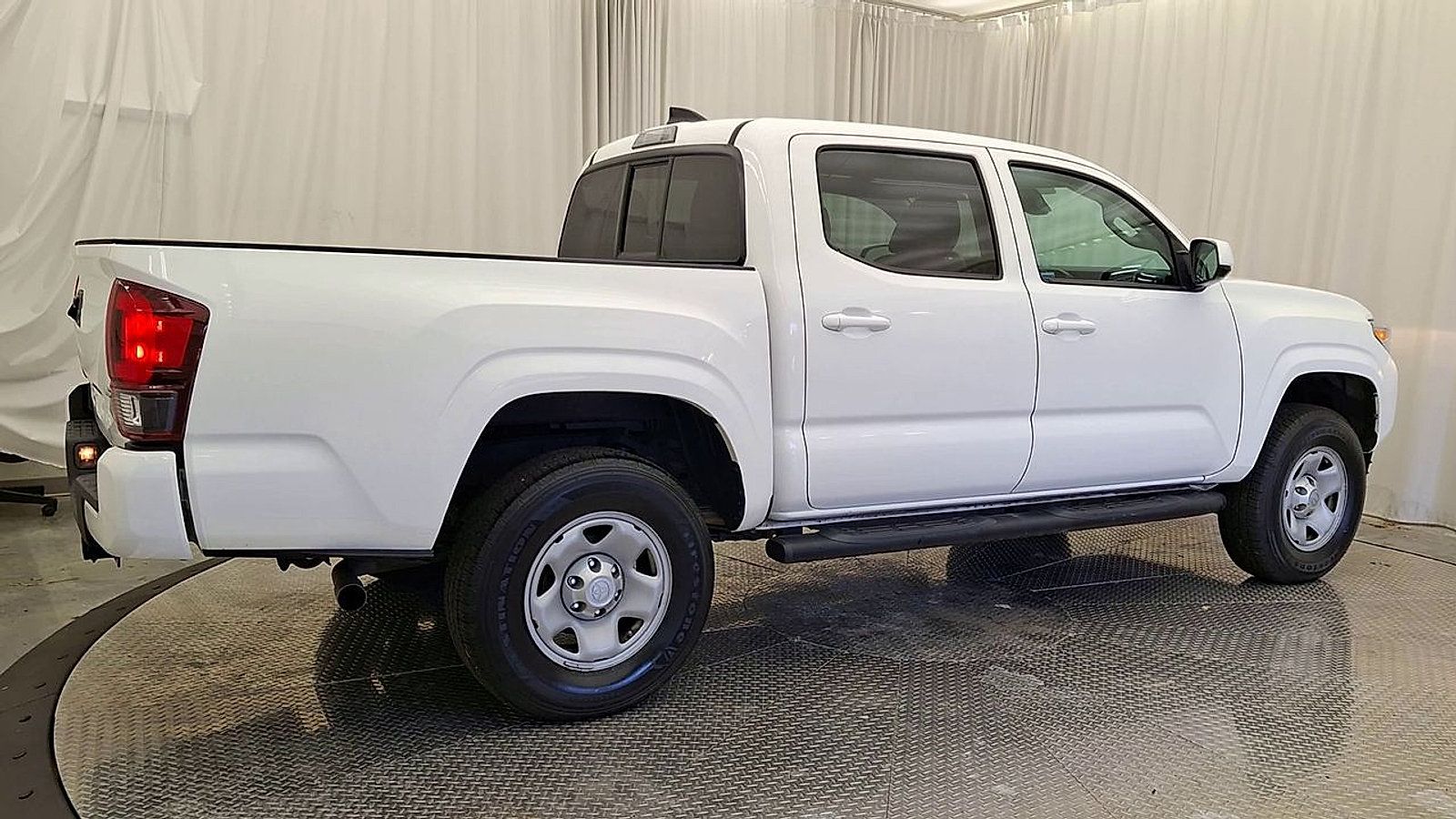 Certified 2023 Toyota Tacoma SR AWD/4WD image 6