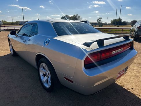 Used 2012 Dodge Challenger SXT image 7