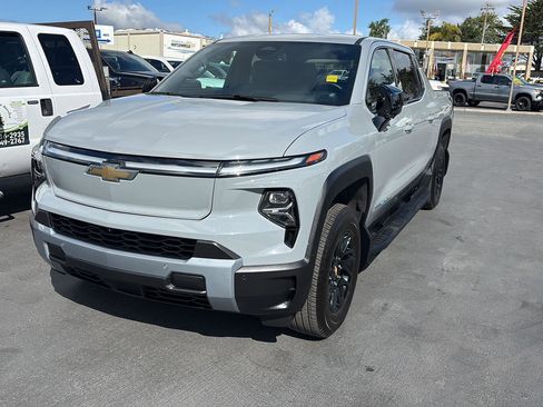 Used 2025 Chevrolet Silverado EV LT AWD/4WD image 3