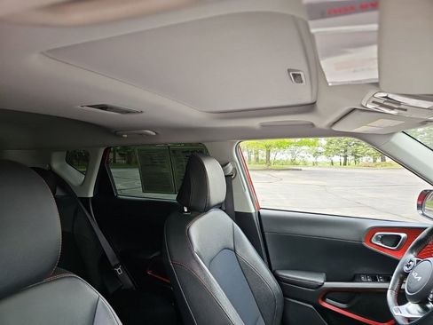 Used 2022 Kia Soul Turbo FWD image 13