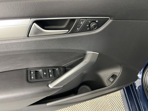 Used 2019 Volkswagen Passat 2.0T Wolfsburg w/ Wheels & Sunroof Package image 17