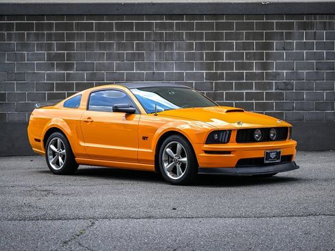 Used 2007 Ford Mustang GT Premium RWD image 2