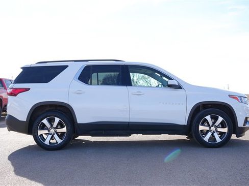 Used 2021 Chevrolet Traverse LT w/ LT Premium Package image 3
