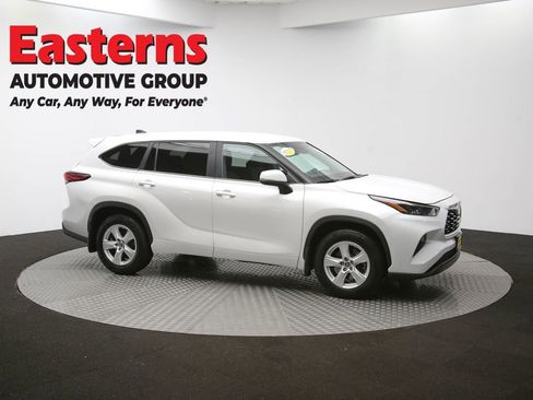 Used 2023 Toyota Highlander LE image 47