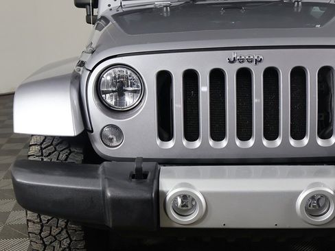 Used 2014 Jeep Wrangler Unlimited Sahara w/ Connectivity Group image 10