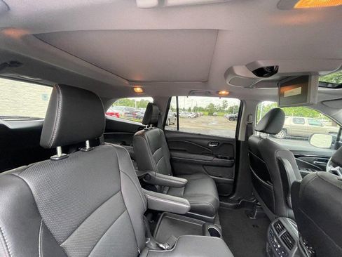 Used 2022 Honda Pilot Touring image 6