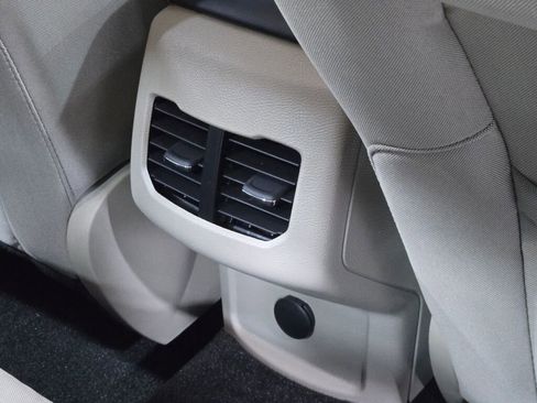 Used 2020 Ford Fusion SE image 13