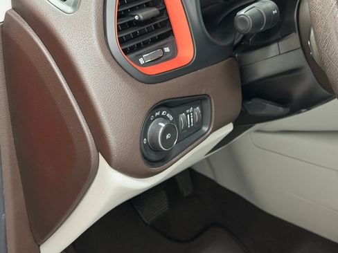 Used 2017 Jeep Renegade Latitude FWD image 76