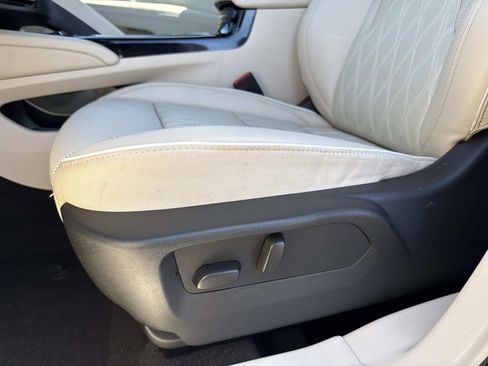 Used 2023 Buick Envision Avenir image 20