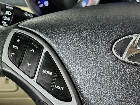 Used 2016 Hyundai Elantra SE w/ Option Group 02 FWD image 11