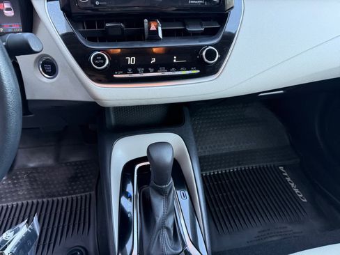 Used 2022 Toyota Corolla LE image 16