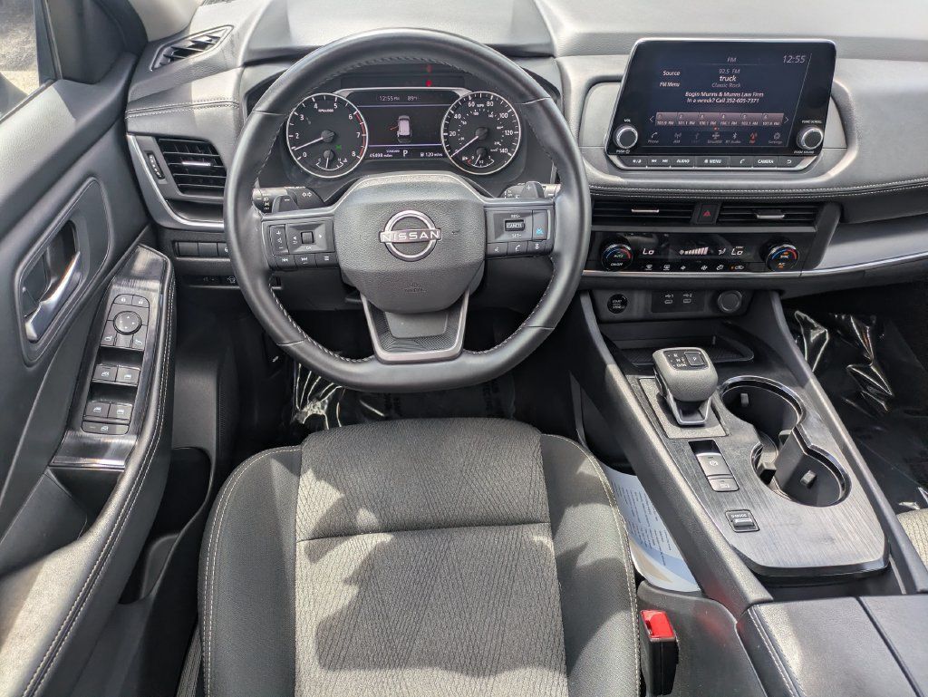 Used 2025 Nissan Rogue SV FWD image 15