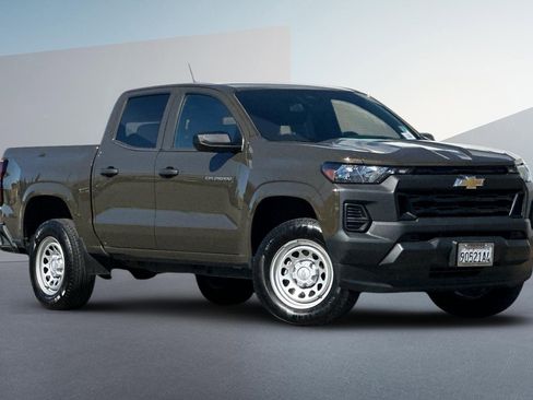 Used 2024 Chevrolet Colorado W/T image 2