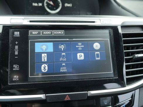 Used 2016 Honda Accord Touring image 36