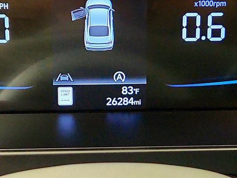 Used 2024 Hyundai Elantra SE FWD image 14