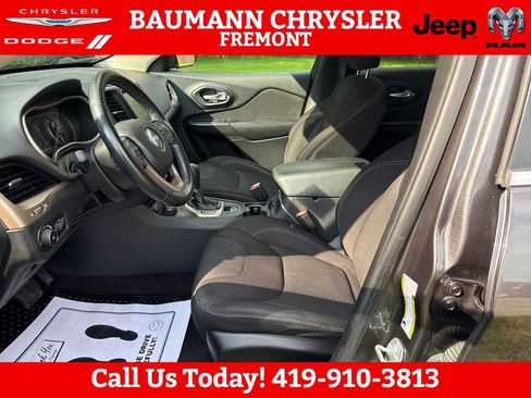 Used 2016 Jeep Cherokee Latitude w/ Safety/Convenience Group AWD/4WD image 9