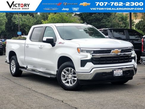 Used 2022 Chevrolet Silverado 1500 LT AWD/4WD image 1