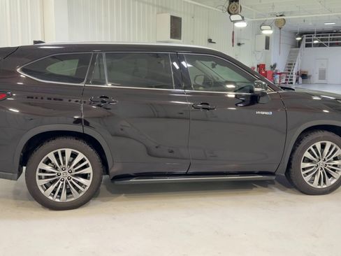 Used 2020 Toyota Highlander Platinum image 2