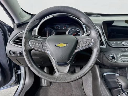 Used 2025 Chevrolet Malibu LT FWD image 12