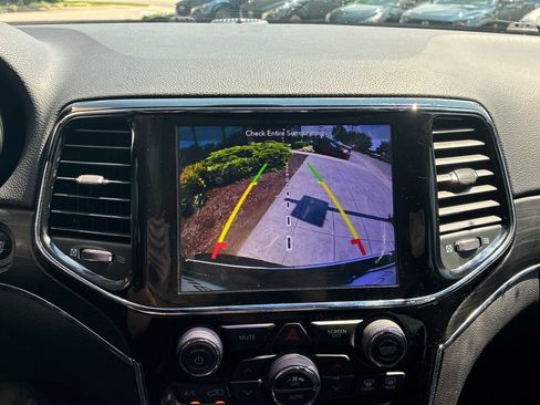 Used 2019 Jeep Grand Cherokee Limited w/ Luxury Group II AWD/4WD image 17