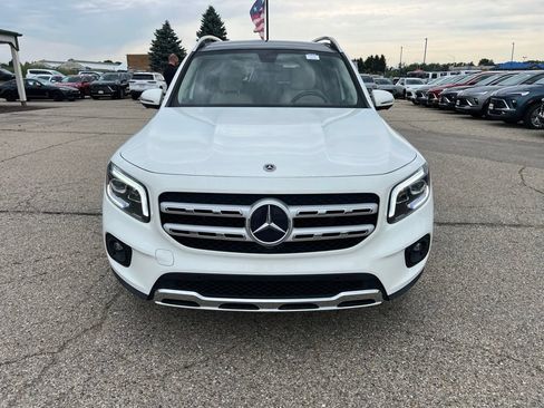 Used 2023 Mercedes-Benz GLB 250 4MATIC w/ Premium Package image 4