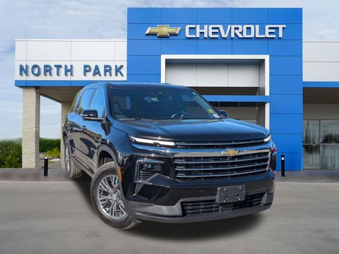 Used 2026 Chevrolet Traverse LT w/ Driver Confidence Package image 1