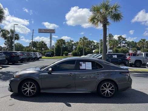 Used 2023 Toyota Camry SE FWD image 7