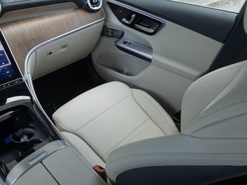 Used 2023 Mercedes-Benz GLC 300 4MATIC w/ Pinnacle Trim Package image 26