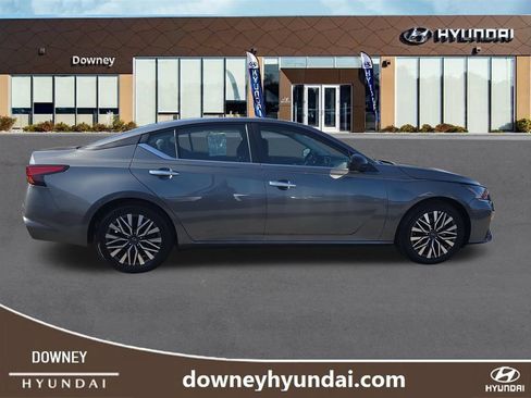 Used 2025 Nissan Altima 2.5 SV FWD image 6