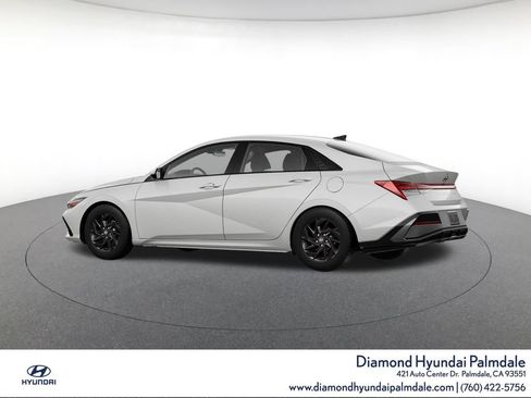 Used 2024 Hyundai Elantra SEL FWD image 4