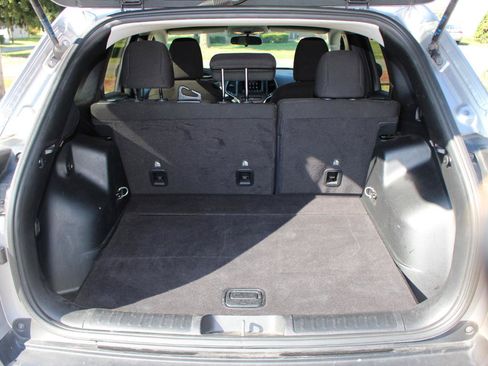 Used 2020 Jeep Cherokee Latitude FWD image 40