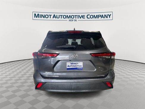 Used 2023 Toyota Highlander LE AWD/4WD image 7