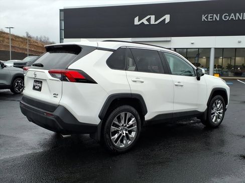 Used 2020 Toyota RAV4 XLE Premium image 5