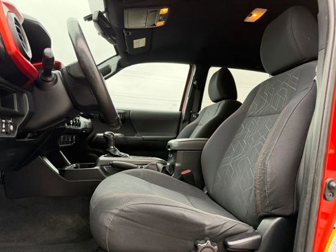 Used 2017 Toyota Tacoma TRD Sport w/ Exterior Package image 18