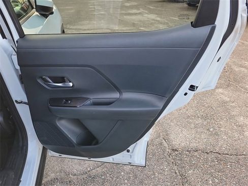 Used 2025 Nissan Kicks SV w/ Interior Electronics Package image 32