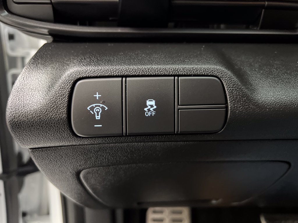 Used 2026 Hyundai Elantra Sport FWD image 40