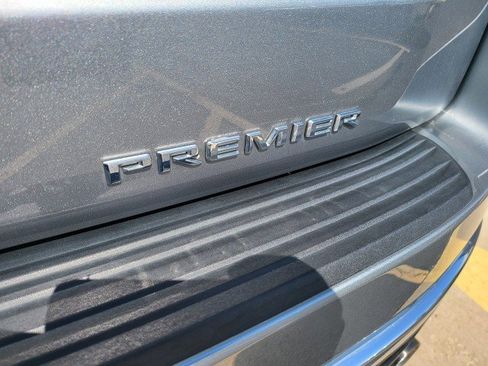 Used 2023 Chevrolet Suburban Premier image 31