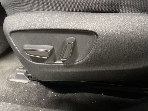 Used 2024 Toyota Highlander XLE image 23