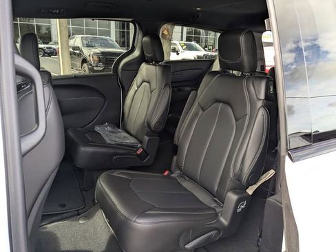 New 2026 Chrysler Pacifica Select FWD image 14