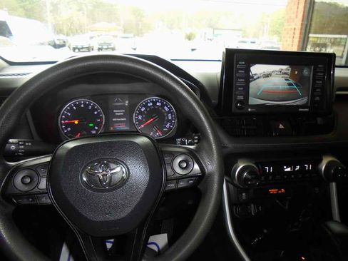 Used 2022 Toyota RAV4 XLE image 6