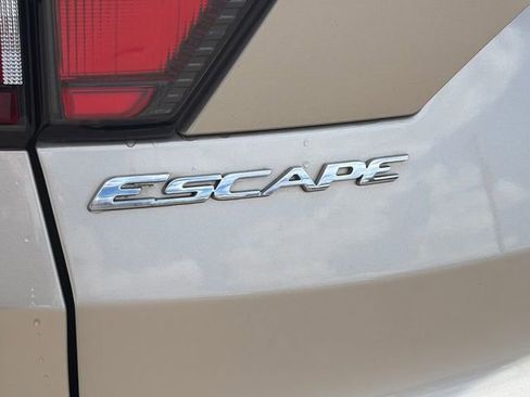 Used 2017 Ford Escape SE AWD/4WD image 20