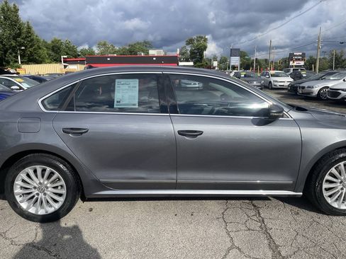Used 2016 Volkswagen Passat 1.8T SE FWD image 4