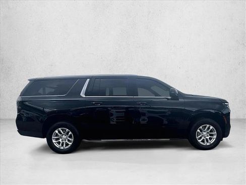 Used 2025 Chevrolet Suburban LT w/ Comfort Package RWD image 5