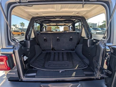 Used 2018 Jeep Wrangler Unlimited Sport S image 9