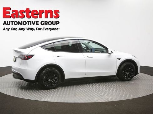 Used 2022 Tesla Model Y Long Range image 38