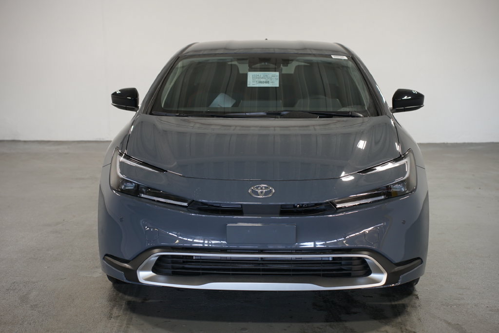 New 2027 Toyota Prius Plug-In Hybrid FWD image 2