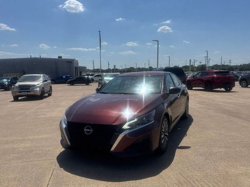 Certified 2024 Nissan Altima 2.5 SV FWD image 6